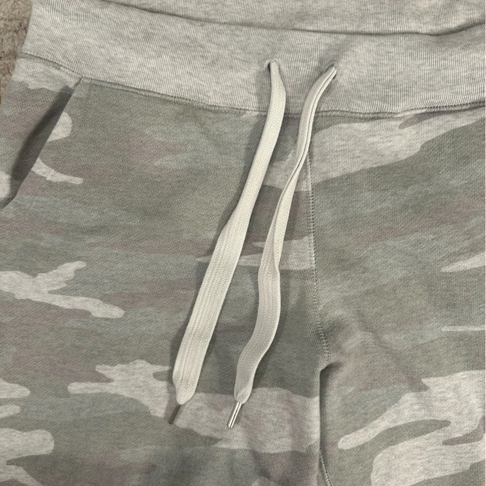 Aerie camo sweatpants joggers - Picture 2 of 4